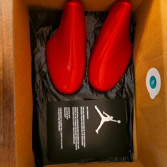 Jordan 11 Retro Playoffs Bred (2019) 378037-061 Size 9.5 - Picture 15 of 15